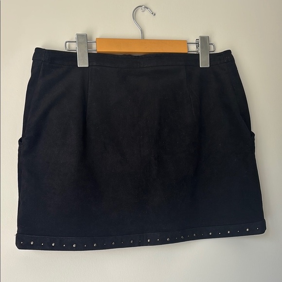 American Eagle 🦅 Black Suede “feels” High waist Studded Women's Skirt size 10 - Picture 6 of 8